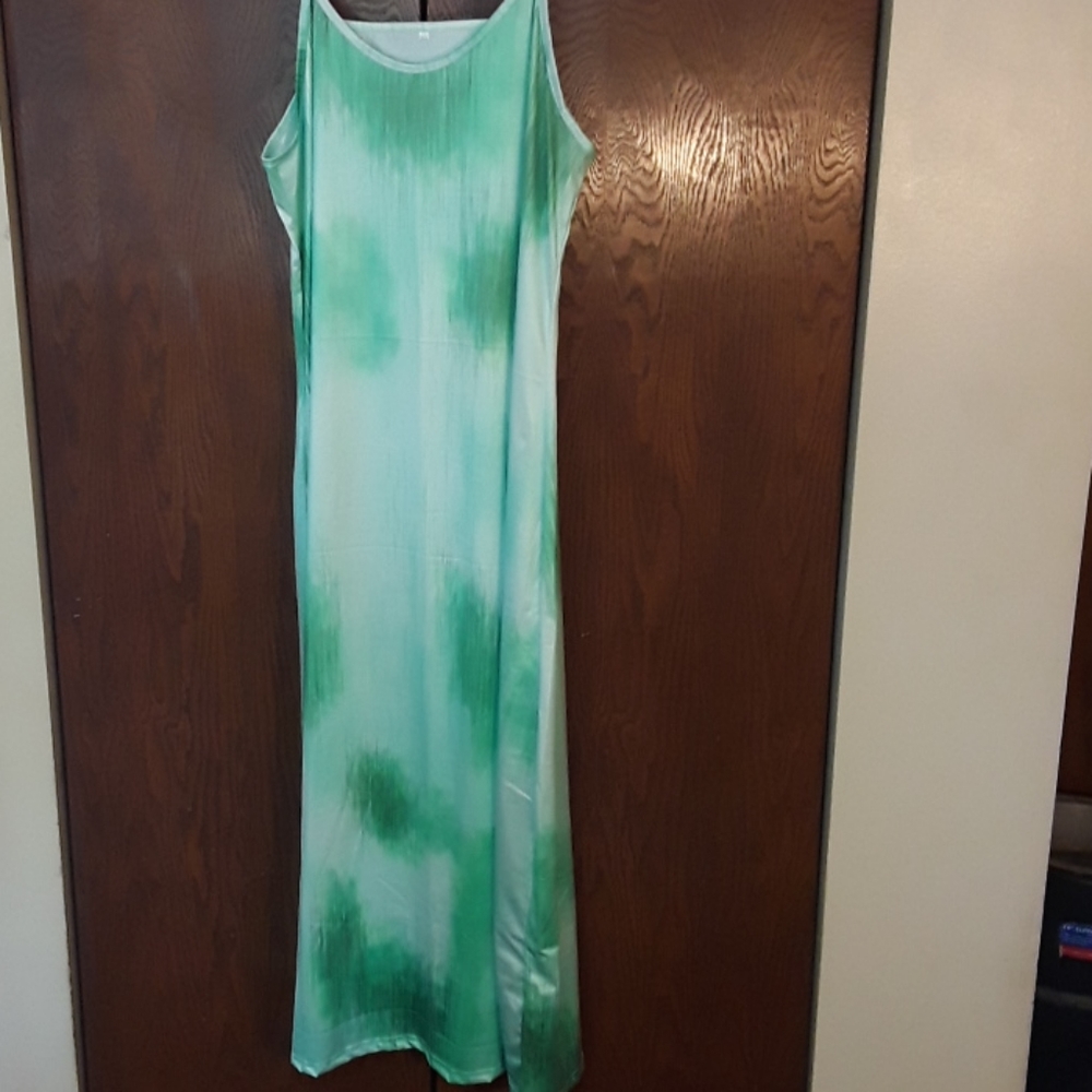 Nwot full length dress silky material
